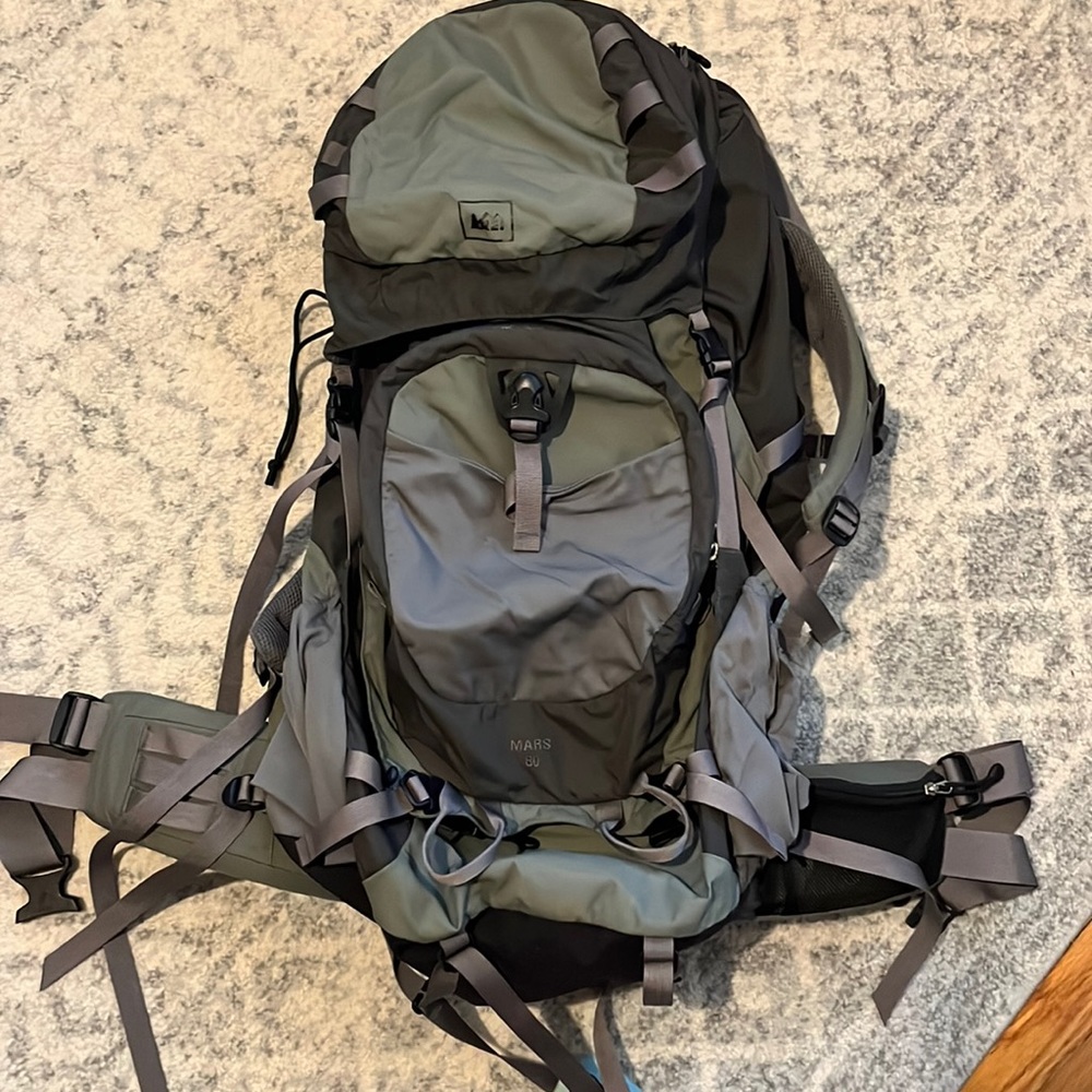 REI mars 80 backpacker - multi compartment with rain cover - lightly used